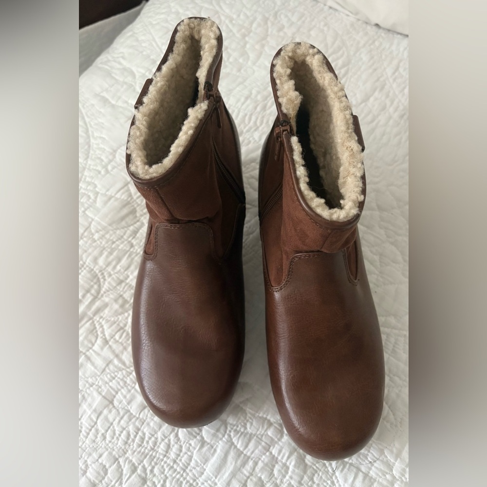 New Universal Thread Brown Ankle Boots